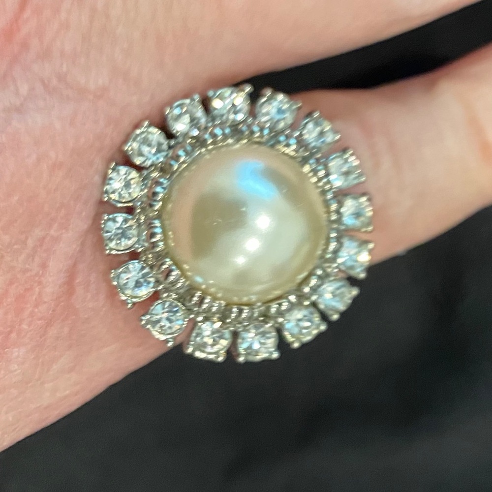 Faux pearl & Crystal Silver tone Cocktail ring. 6